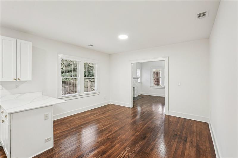 829 Rose Circle Southwest Atlanta, GA 30310 - Photo 5 of 28