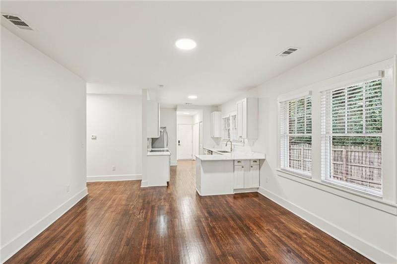 829 Rose Circle Southwest Atlanta, GA 30310 - Photo 7 of 28