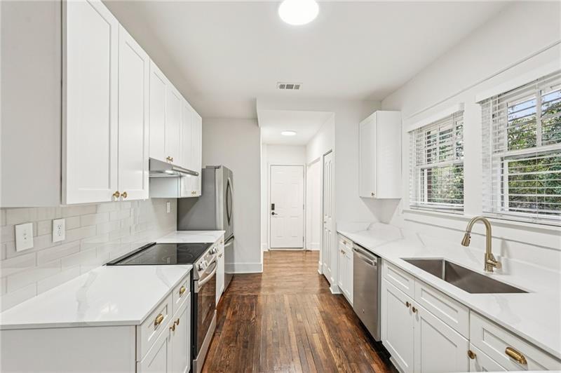 829 Rose Circle Southwest Atlanta, GA 30310 - Photo 9 of 28