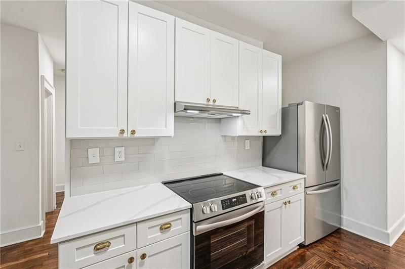 829 Rose Circle Southwest Atlanta, GA 30310 - Photo 10 of 28