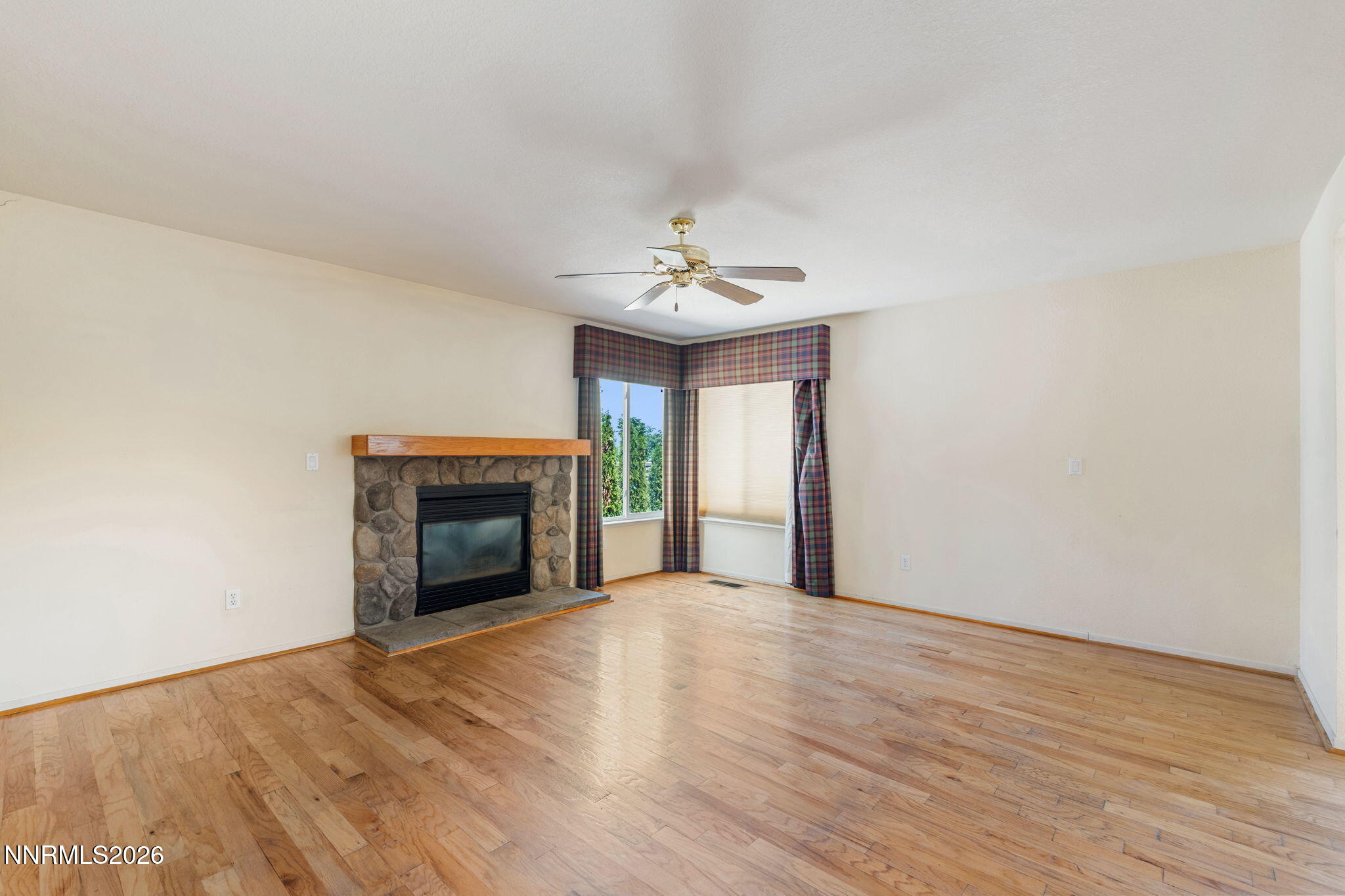 14430 Lasso Drive Reno, NV 89511 - Photo 13 of 44 26-web-or-mls-DSC01984