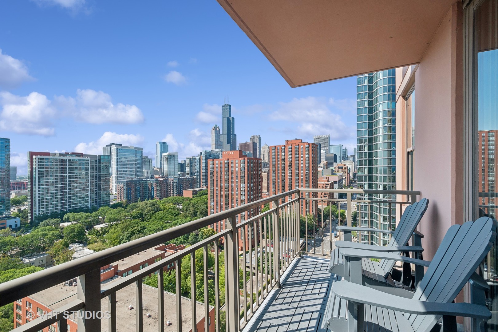 1101 South State Street, Unit 1800 Chicago, IL 60605 - Photo 14 of 18 a view of a balcony with city view