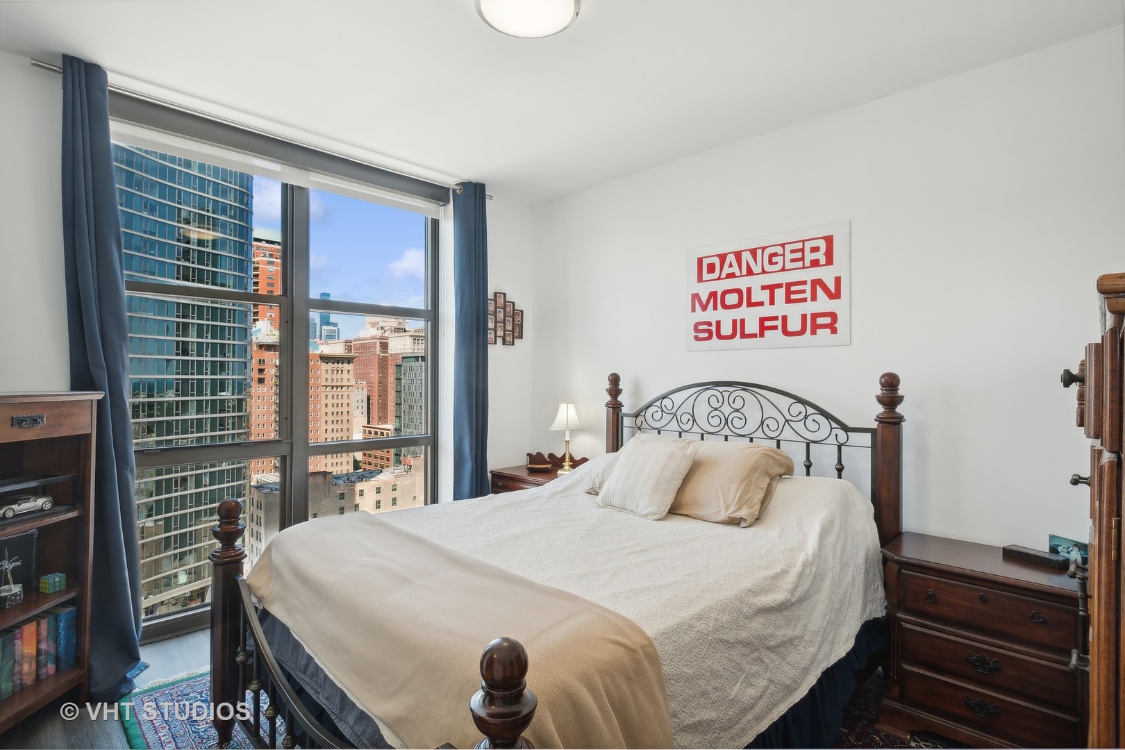 1101 South State Street, Unit 1800 Chicago, IL 60605 - Photo 9 of 18 a bedroom with a bed and a table