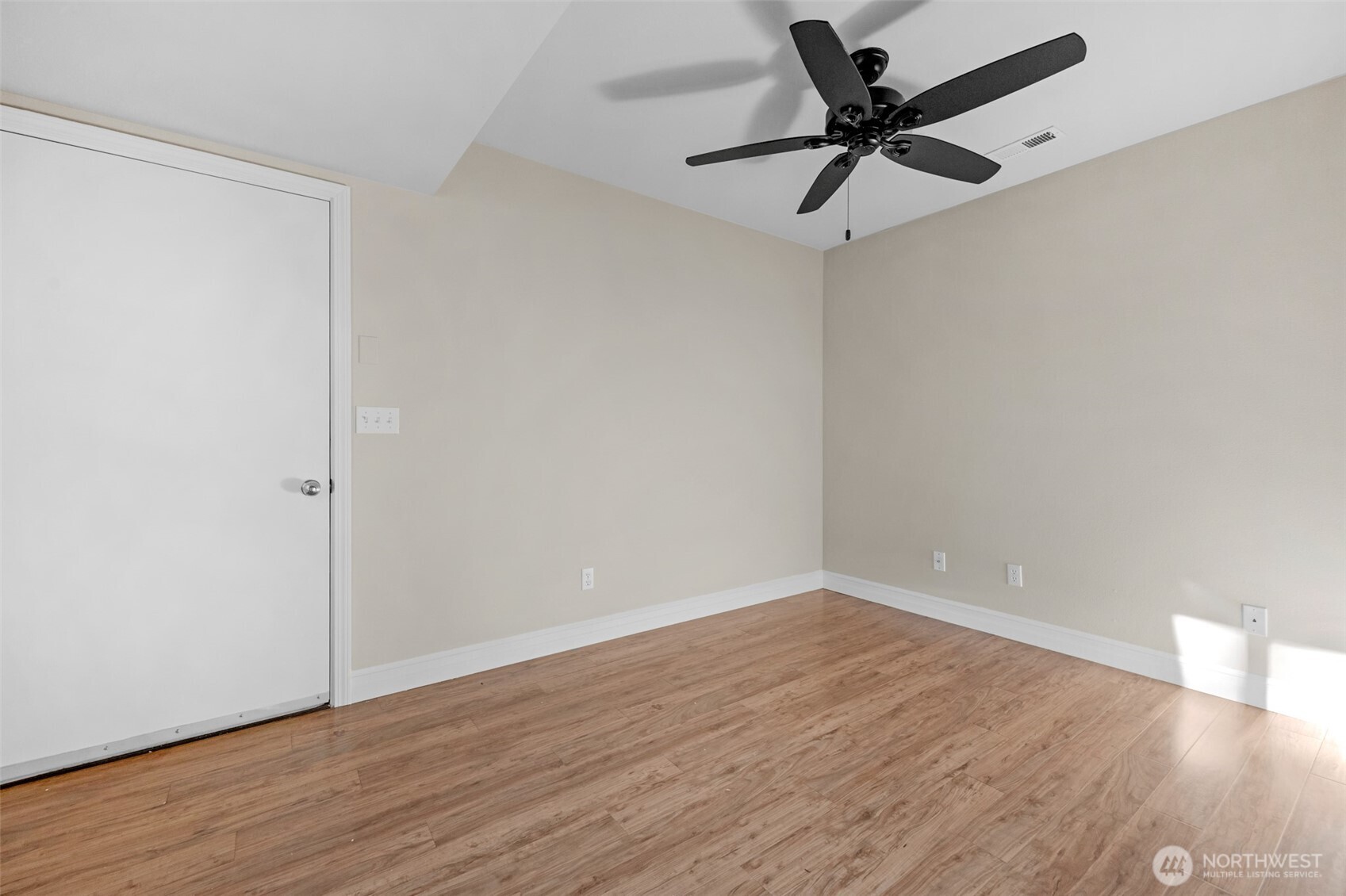 217 112th Street Southwest, Unit B102 Everett, WA 98204 - Photo 14 of 25