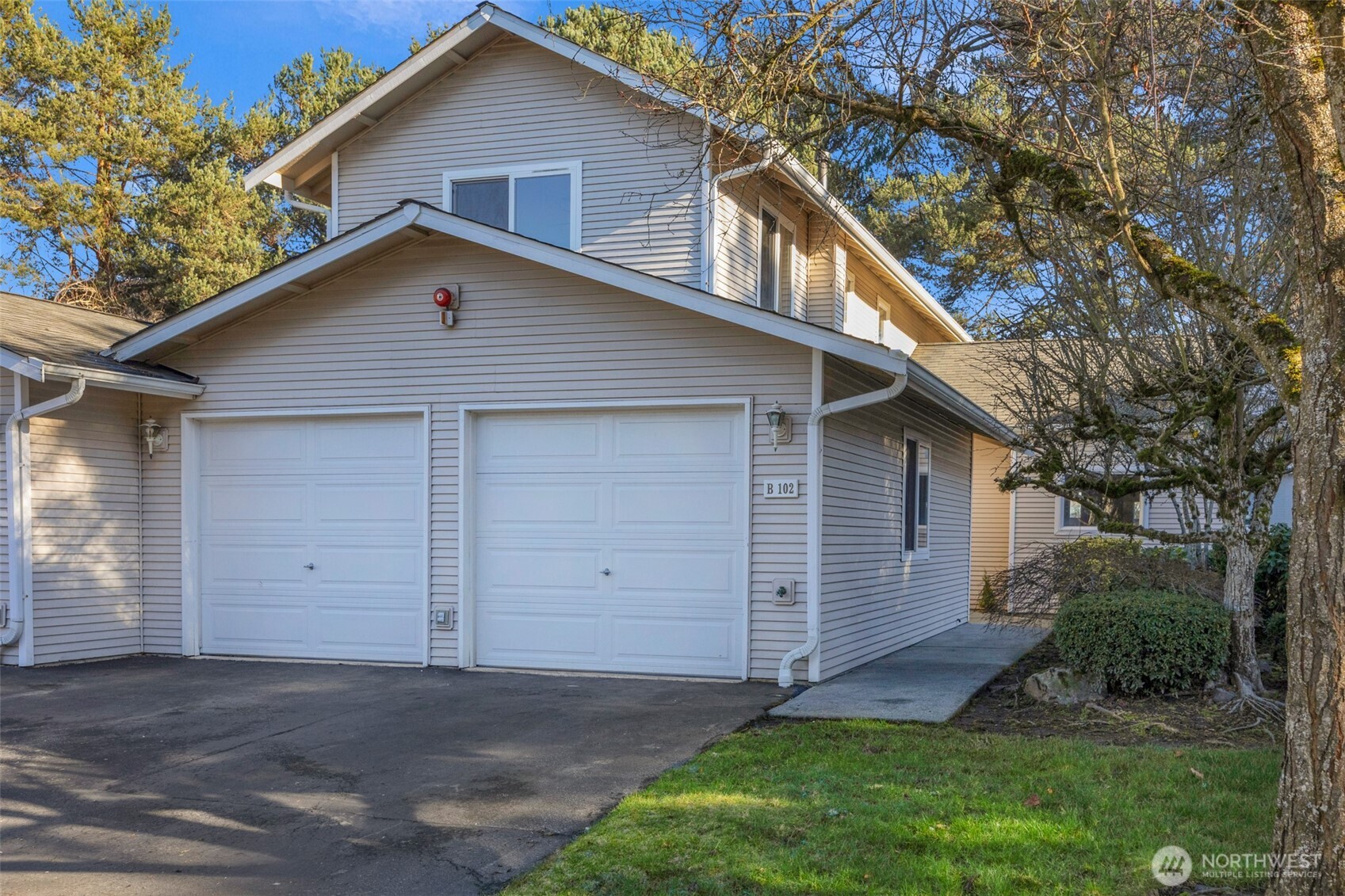 217 112th Street Southwest, Unit B102 Everett, WA 98204 - Photo 2 of 25