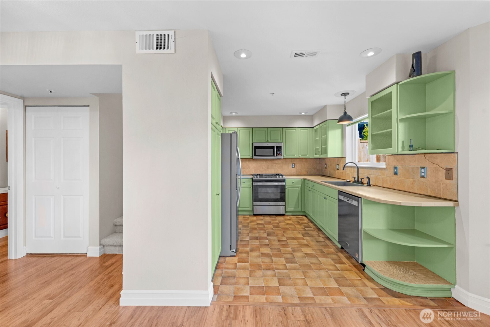 217 112th Street Southwest, Unit B102 Everett, WA 98204 - Photo 9 of 25