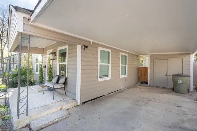 $224,900 | 1015 East 27th Street, Bryan, TX 77803