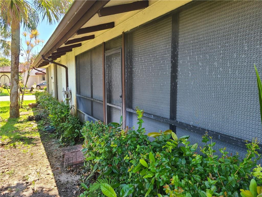 8107 Hibiscus Circle, Unit 30 Tamarac, FL 33321 - Photo 7 of 9 a backyard of a house with lots of green space