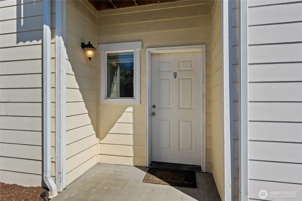 $2,300 | 501 North 105th Street, Unit B, Seattle, WA 98133