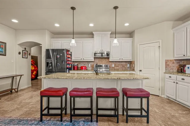 $465,000 | 108 Bosque Court, Azle, TX 76020