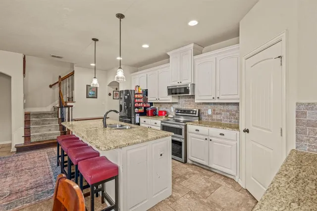 $465,000 | 108 Bosque Court, Azle, TX 76020