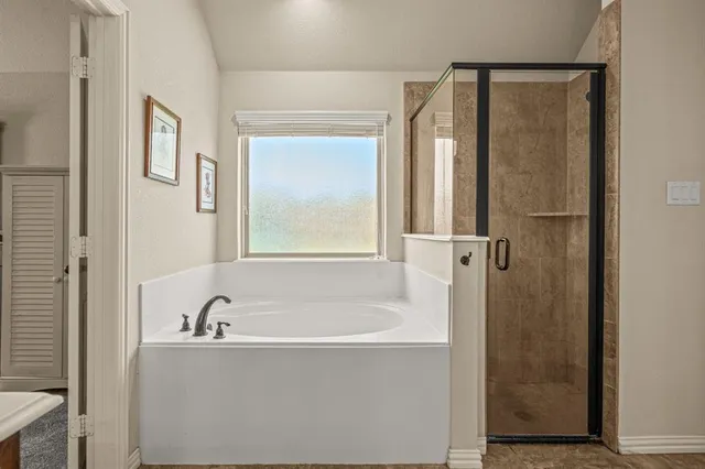 $465,000 | 108 Bosque Court, Azle, TX 76020