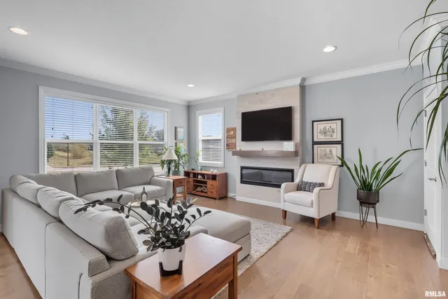 $349,969 | 4471 Slate Creek Drive, Bettendorf, IA 52722