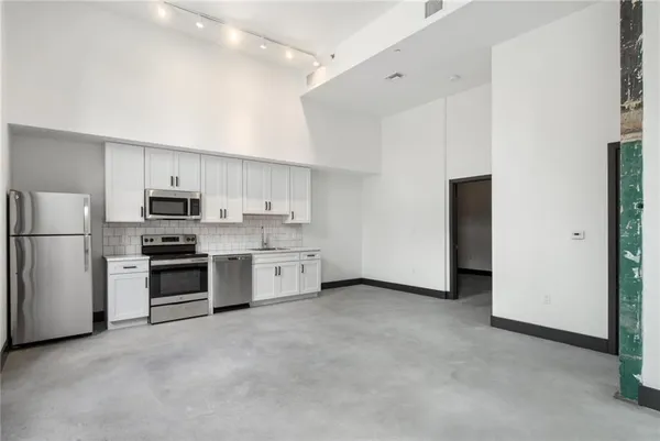 $1,825 | 3060 Dauphine Street, Unit 204, New Orleans, LA 70117