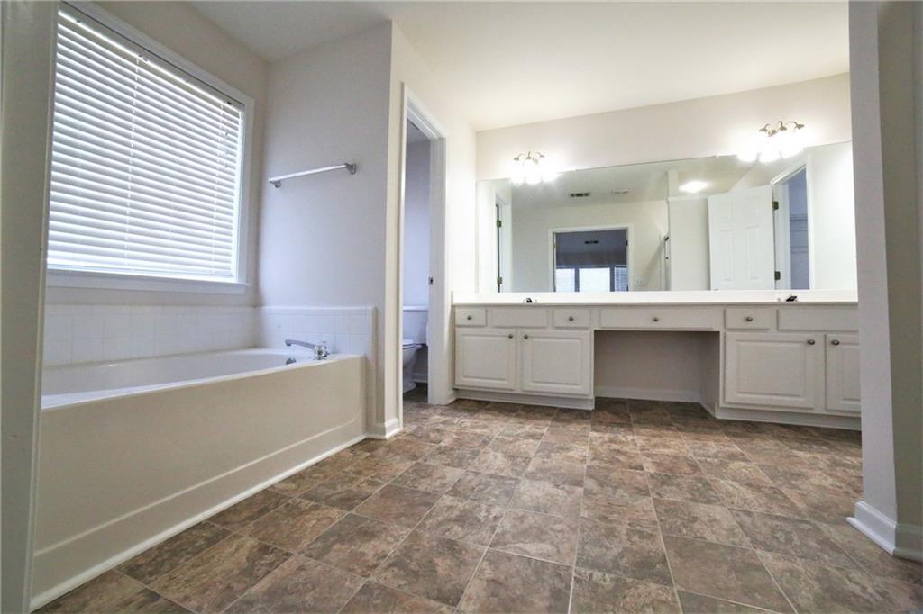 8305 Grenadier Trail Suwanee, GA 30024 - Photo 24 of 38