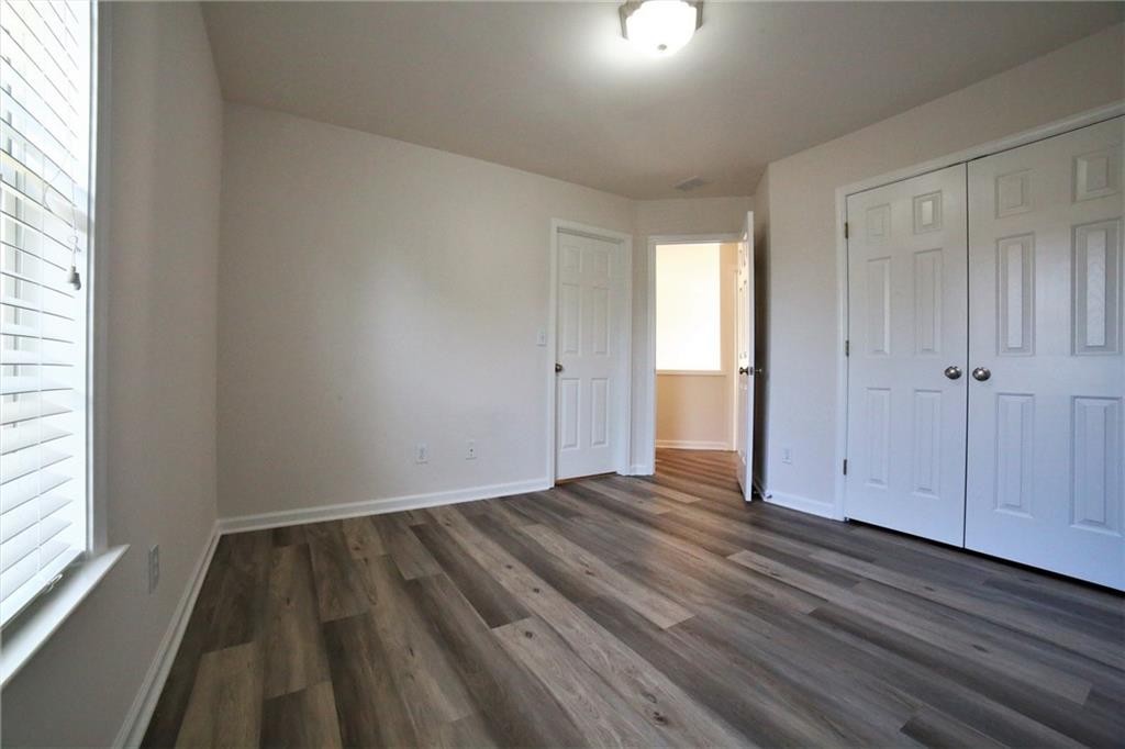 8305 Grenadier Trail Suwanee, GA 30024 - Photo 33 of 38