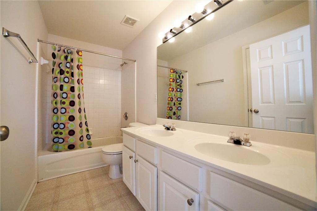 8305 Grenadier Trail Suwanee, GA 30024 - Photo 34 of 38