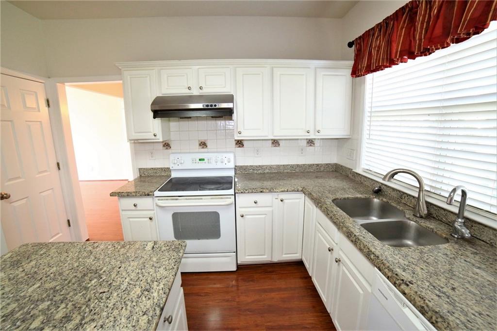 8305 Grenadier Trail Suwanee, GA 30024 - Photo 10 of 38