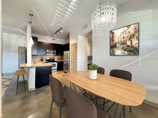 $1,909 | 306 McGowen Street, Unit 1119, Houston, TX 77006