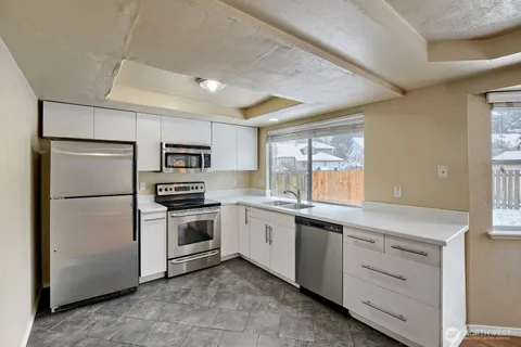 $574,950 | 27610 26th Avenue South, Federal Way, WA 98003