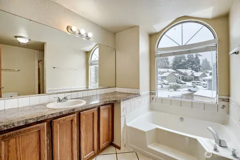 $574,950 | 27610 26th Avenue South, Federal Way, WA 98003