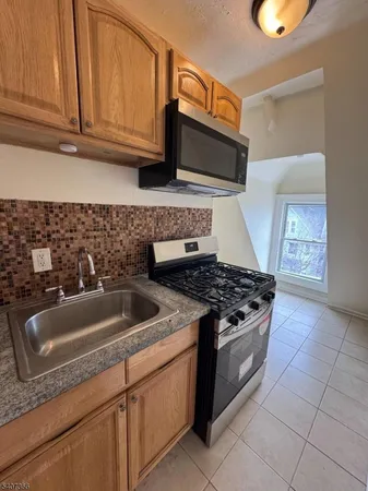 $1,500 | 133 Seymour Avenue, Unit 3, Newark, NJ 07108
