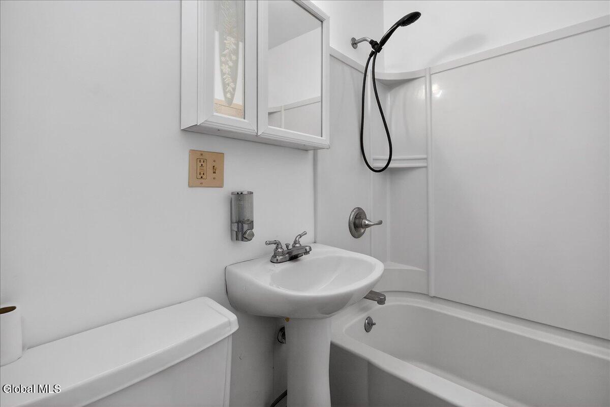 103 Porter Street Schenectady, NY 12308 - Photo 25 of 32 35-103 Porter St-35