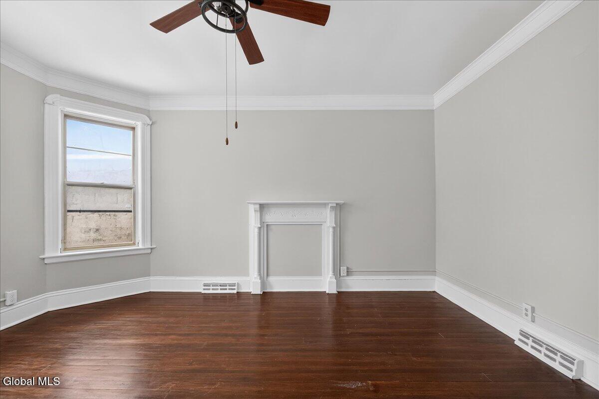 103 Porter Street Schenectady, NY 12308 - Photo 3 of 32 02-103 Porter St-2