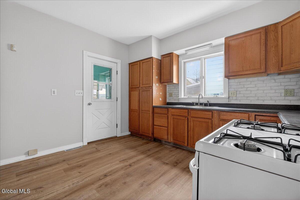 103 Porter Street Schenectady, NY 12308 - Photo 5 of 32 13-103 Porter St-13