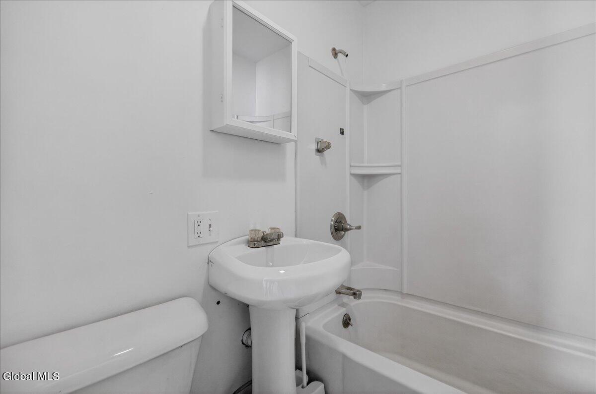 103 Porter Street Schenectady, NY 12308 - Photo 8 of 32 17-103 Porter St-17