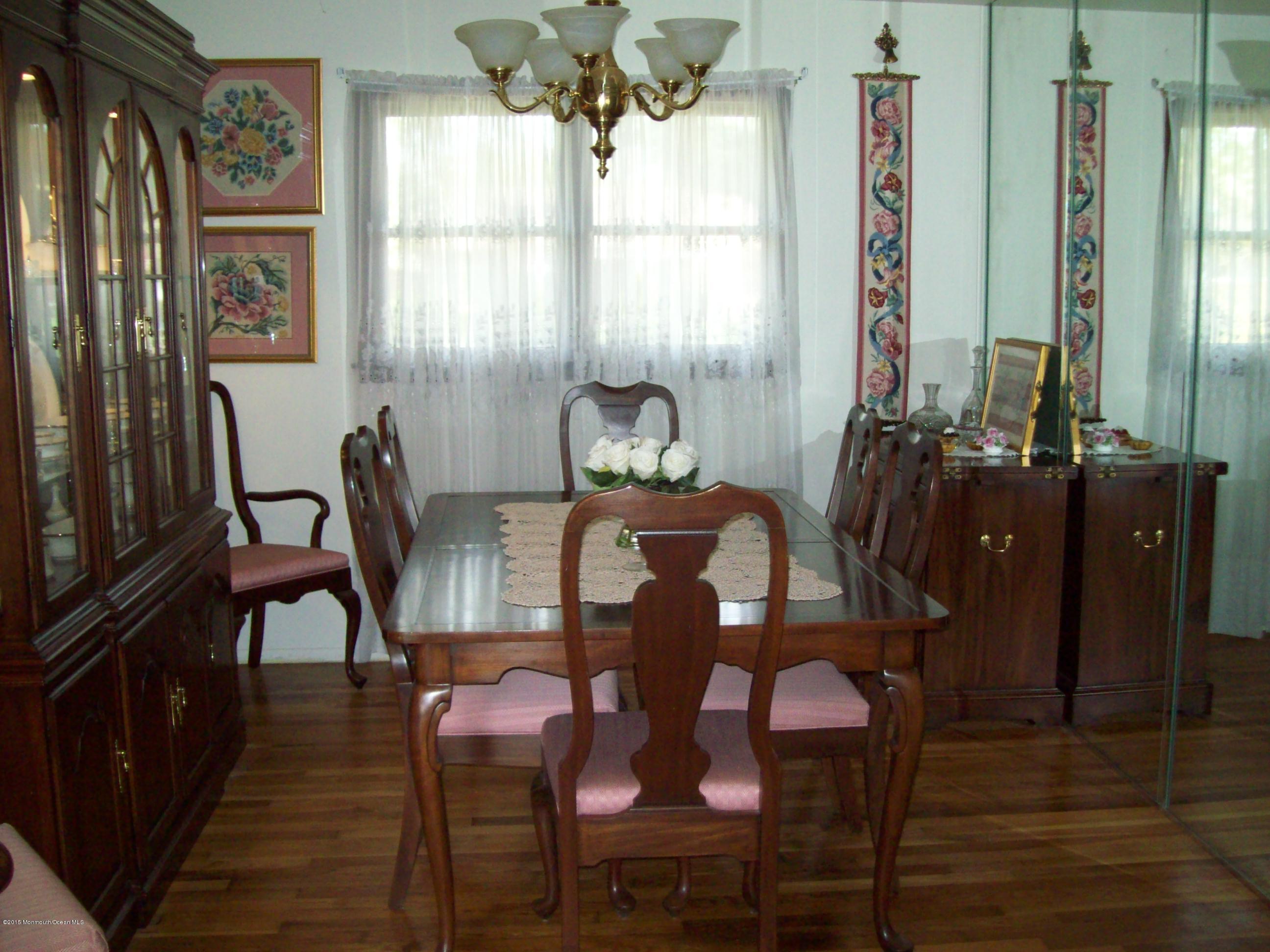 29 Ardmore Road Freehold, NJ 07728 - Photo 4 of 14 100_1898