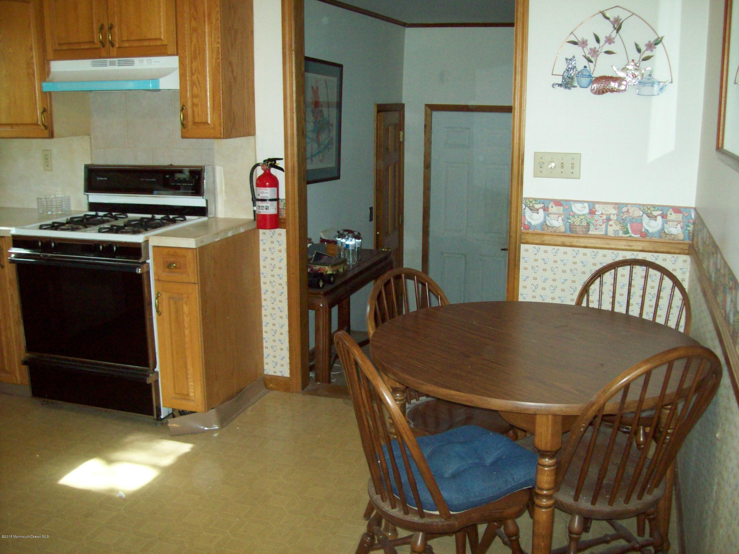 29 Ardmore Road Freehold, NJ 07728 - Photo 7 of 14 100_1878