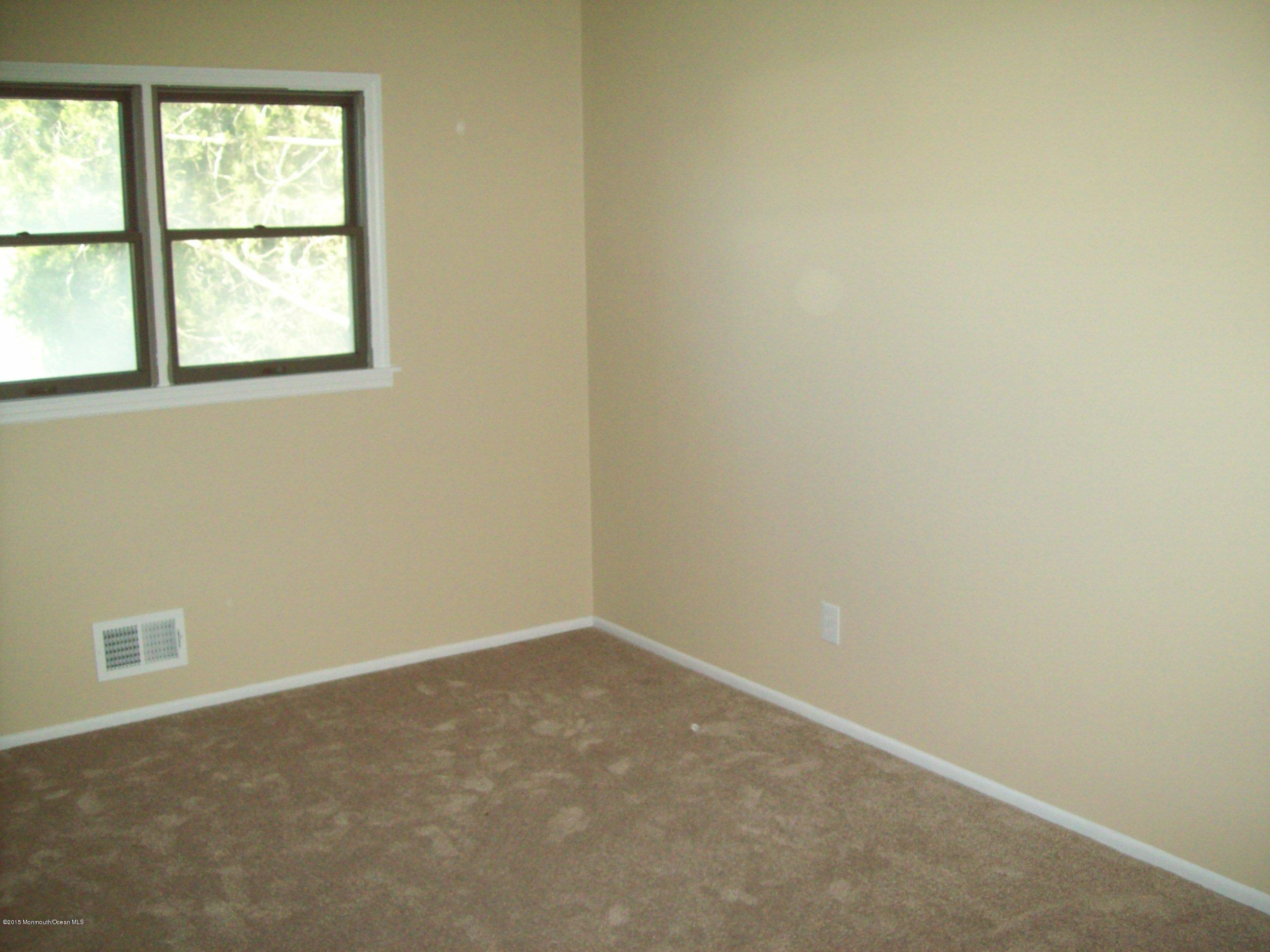 29 Ardmore Road Freehold, NJ 07728 - Photo 8 of 14 100_1870