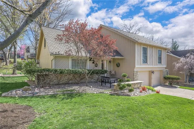 $380,000 | 220 Northwest Aspen Street, Lee's Summit, MO 64064