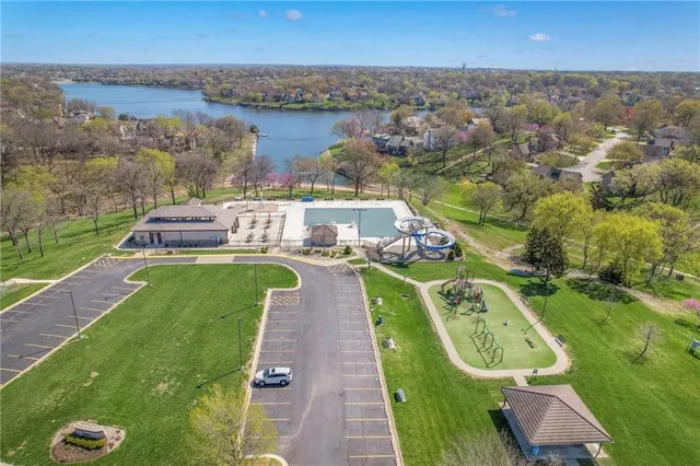 $380,000 | 220 Northwest Aspen Street, Lee's Summit, MO 64064