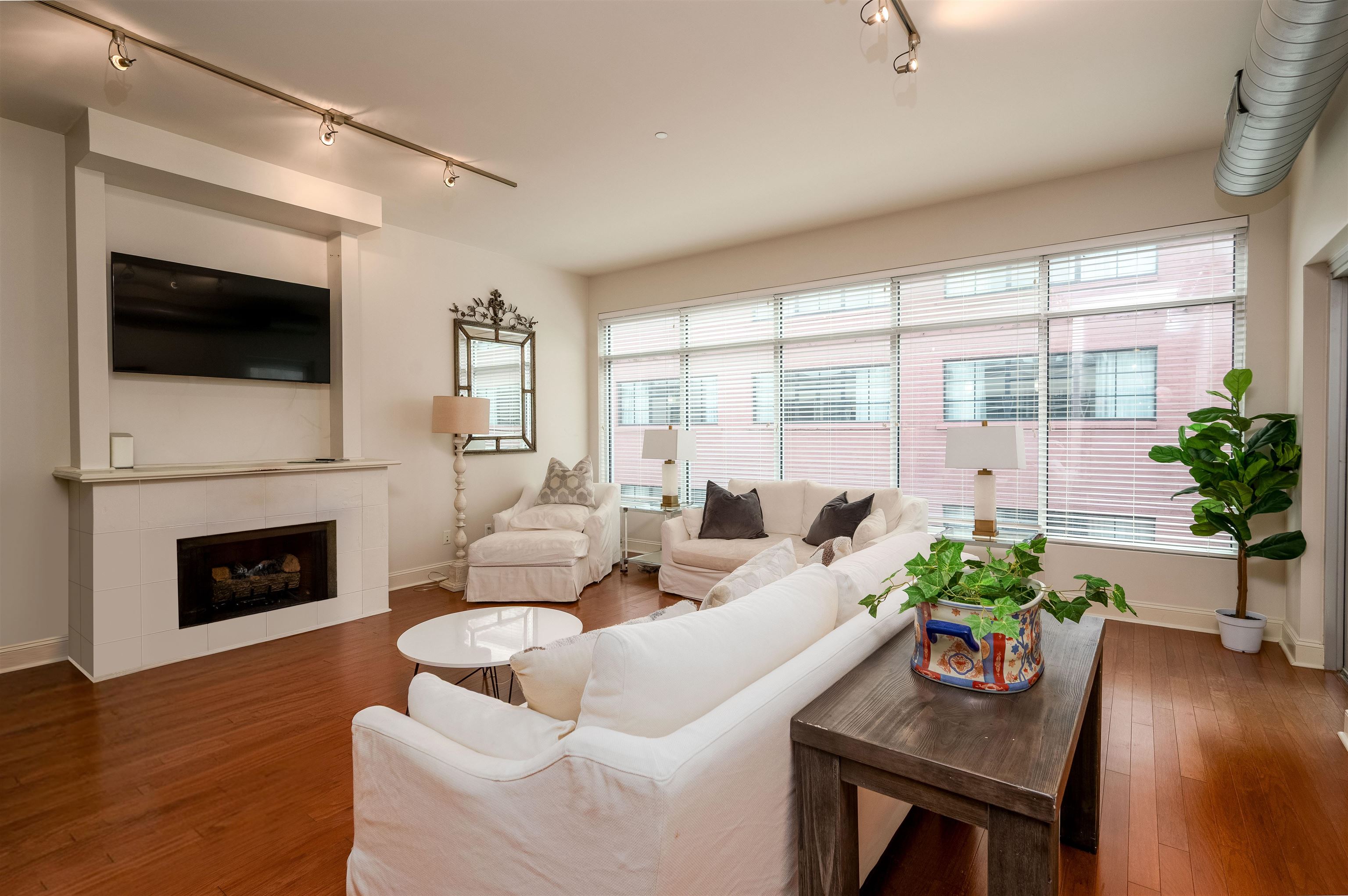 465 South Main Street, Unit 303 Memphis, TN 38103 - Photo 2 of 26
