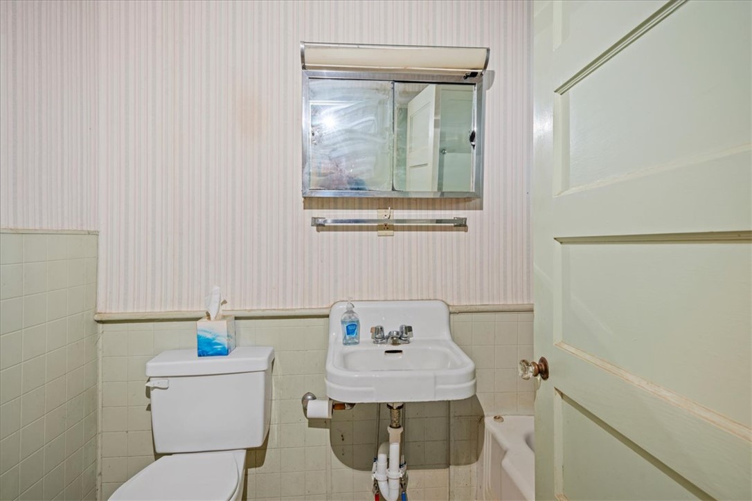149 Roanoke Road Liberty, SC 29657 - Photo 19 of 38 Full bathroom #2