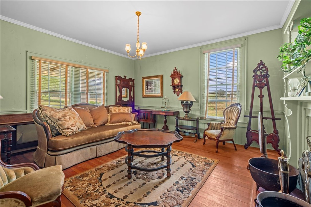 149 Roanoke Road Liberty, SC 29657 - Photo 8 of 38 Living Room