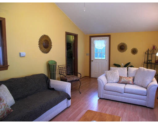 8 Robert Road Framingham, MA 01702 - Photo 3 of 9 Gallery Image 3