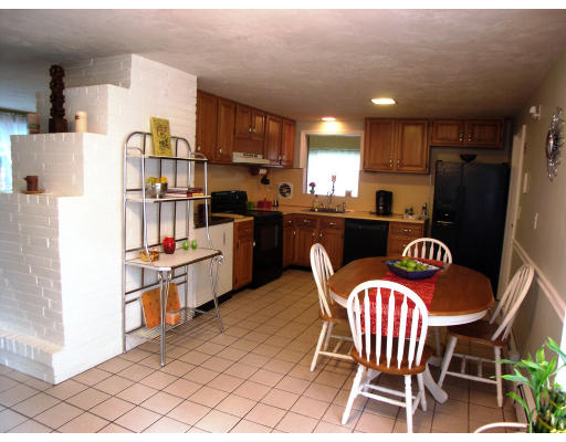 8 Robert Road Framingham, MA 01702 - Photo 4 of 9 Gallery Image 4