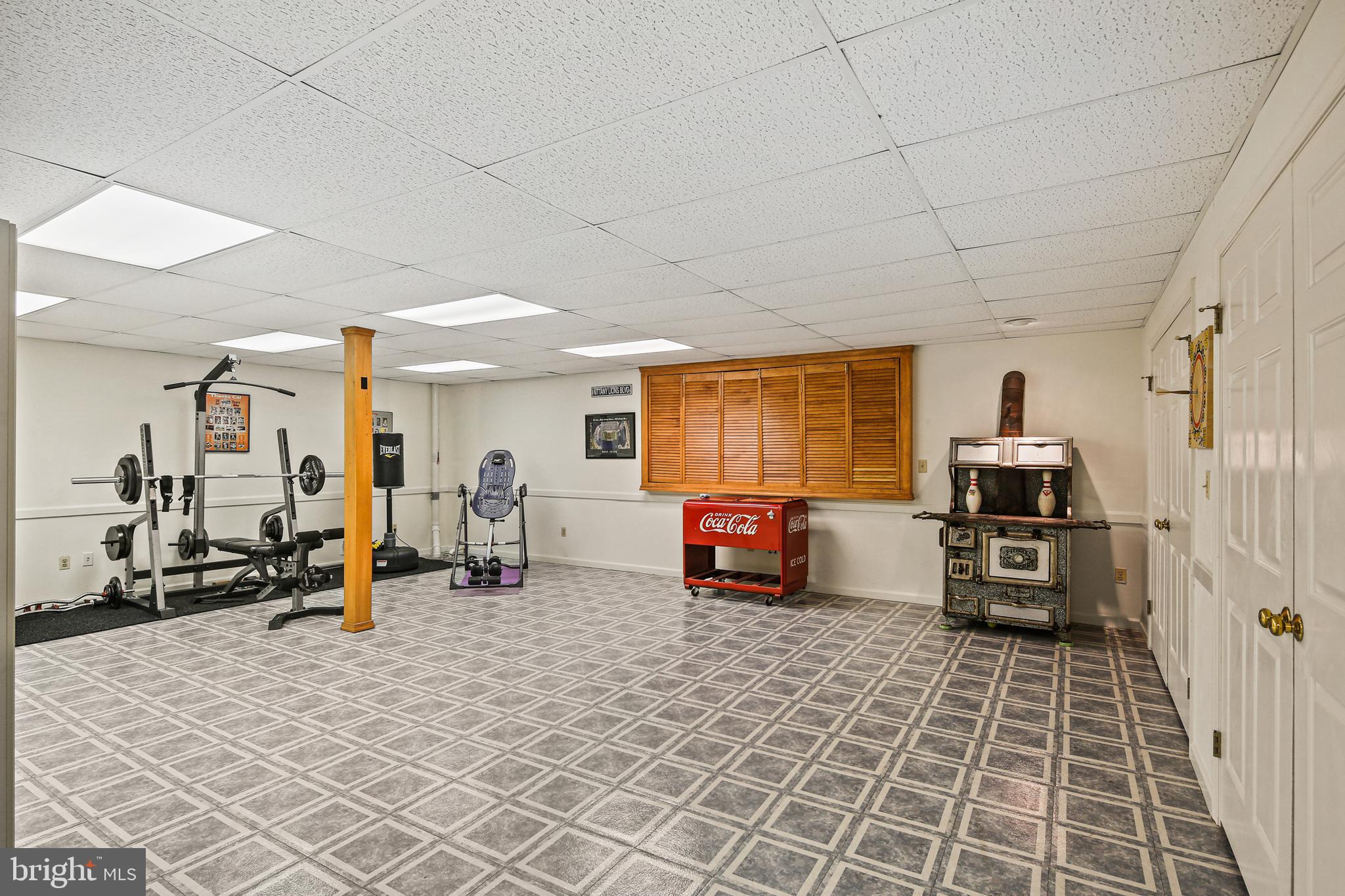 12148 Mt Albert Road Ellicott City, MD 21042 - Photo 44 of 70 a living room with furniture