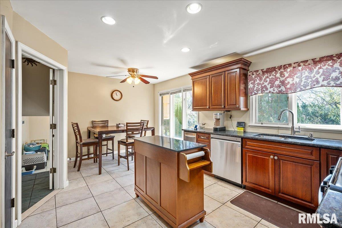 202 West Wolf Road Peoria, IL 61614 - Photo 11 of 39