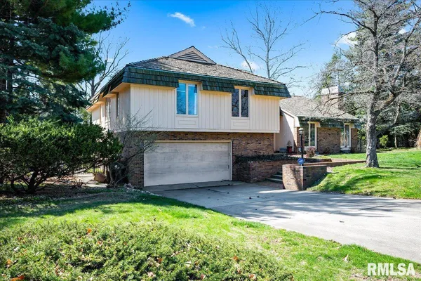 $330,000 | 202 West Wolf Road, Peoria, IL 61614