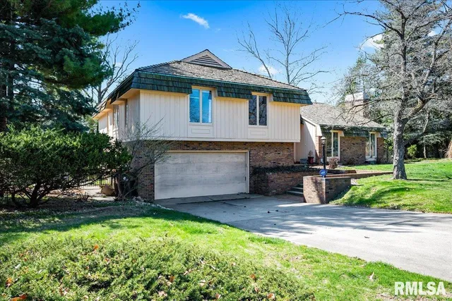 $360,000 | 202 West Wolf Road, Peoria, IL 61614