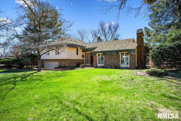 $330,000 | 202 West Wolf Road, Peoria, IL 61614