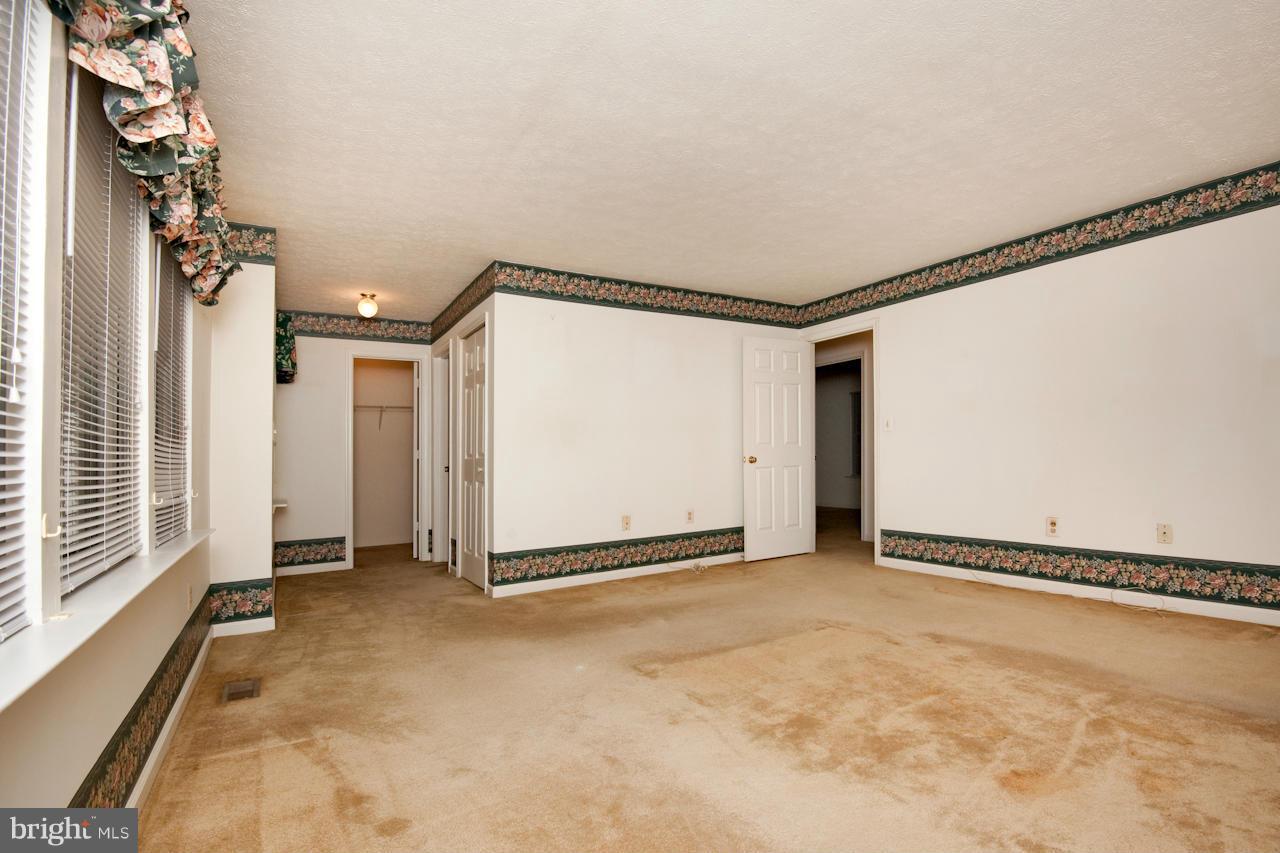 14 Wells Road Stafford, VA 22556 - Photo 16 of 22 Very Spacious Owner's Suite w/ Walk-in Closet