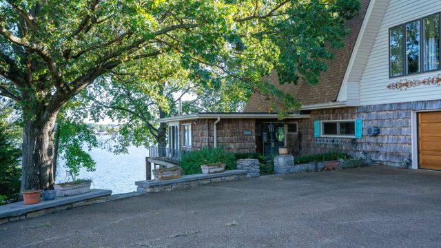 a view of a car garage