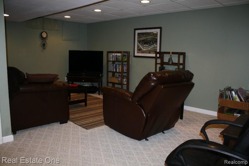 42548 Cherry Hill Road Novi, MI 48375 - Photo 25 of 35