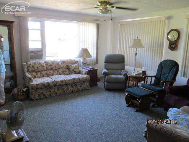 3167 North Center Road Flint, MI 48506 - Photo 7 of 16 20444854-6.JPG