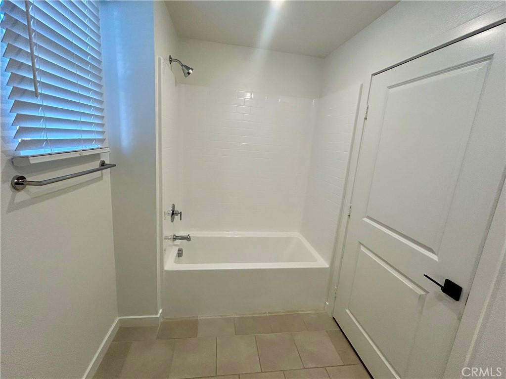 6114 Valentina Way, Unit 101 Eastvale, CA 92880 - Photo 16 of 23 a bathroom with a bathtub